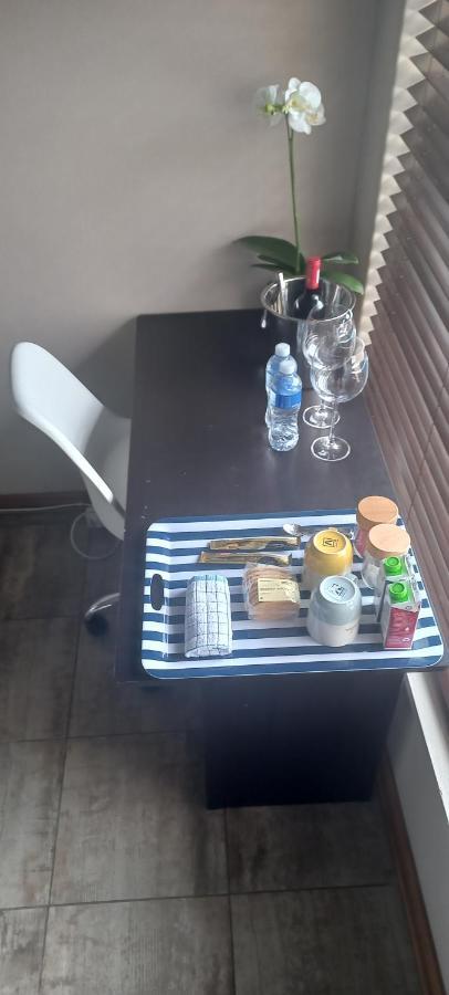 28 At Van Den Bos International Guesthouse Edenvale Eksteriør billede