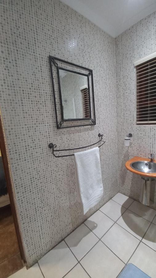 28 At Van Den Bos International Guesthouse Edenvale Eksteriør billede