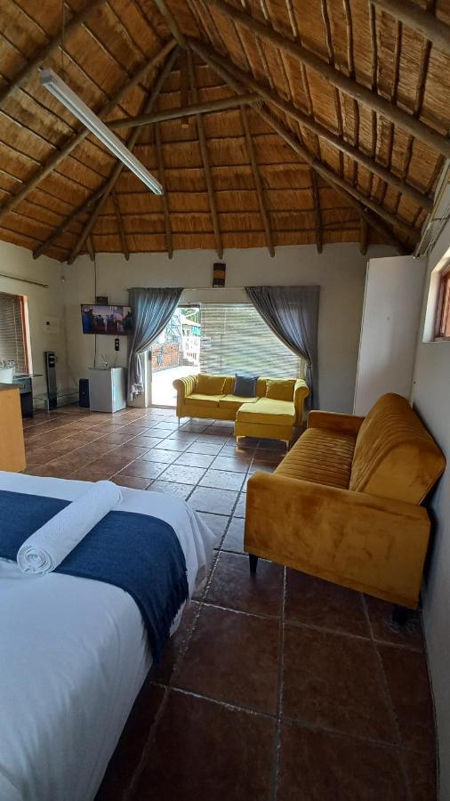 28 At Van Den Bos International Guesthouse Edenvale Eksteriør billede