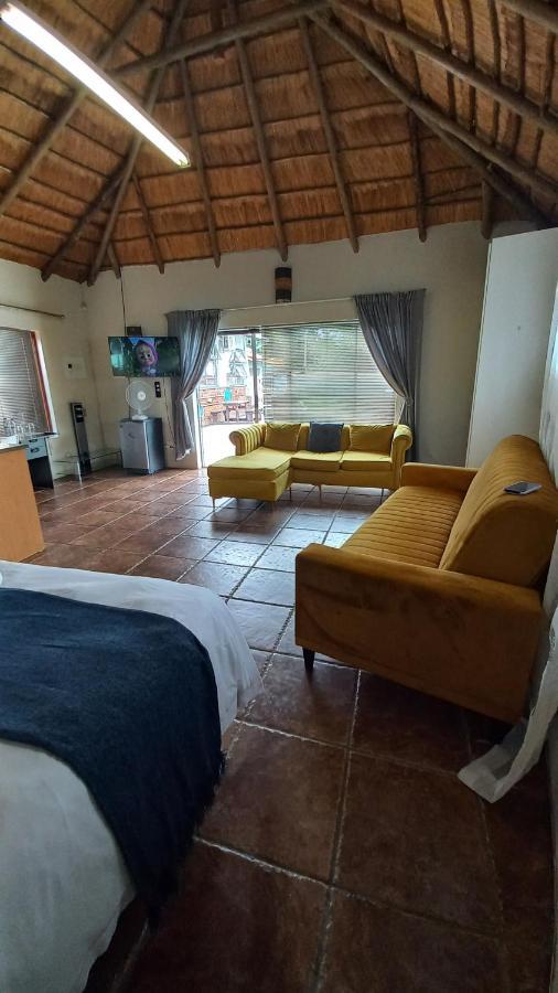 28 At Van Den Bos International Guesthouse Edenvale Eksteriør billede