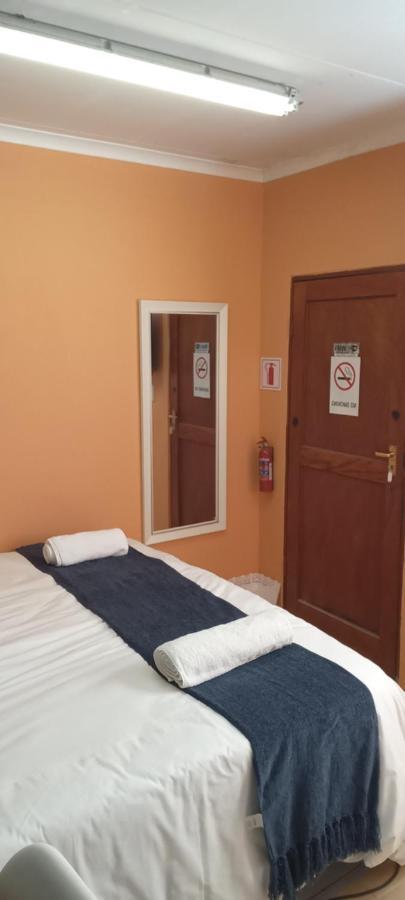 28 At Van Den Bos International Guesthouse Edenvale Eksteriør billede