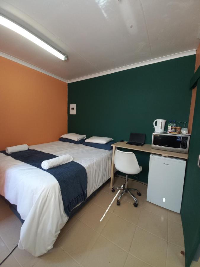 28 At Van Den Bos International Guesthouse Edenvale Eksteriør billede